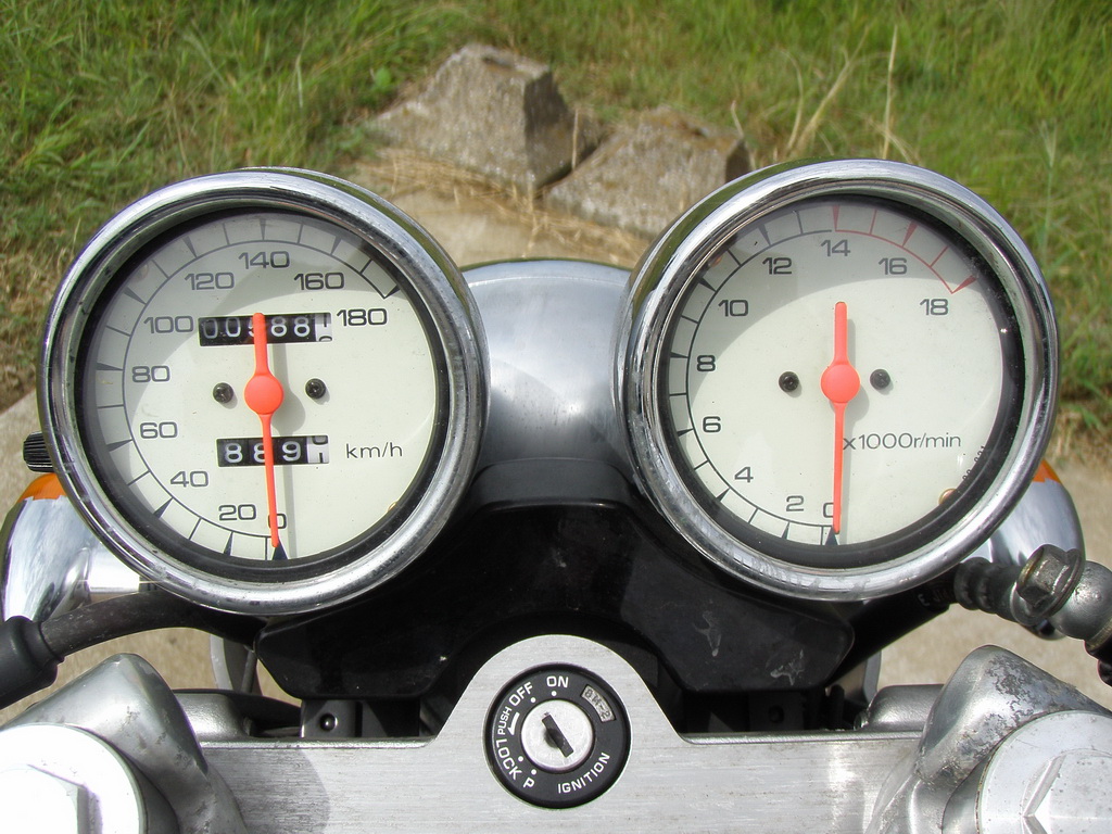 Купить мотоцикл Suzuki Bandit400V 1991 фото 18